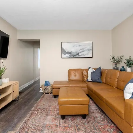 Newly Renovated 3 Bedroom Near High St