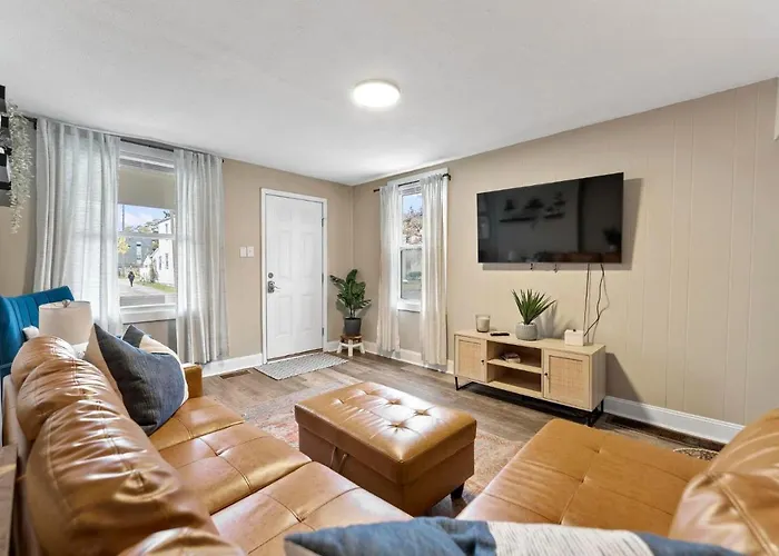 Newly Renovated 3 Bedroom Near High St