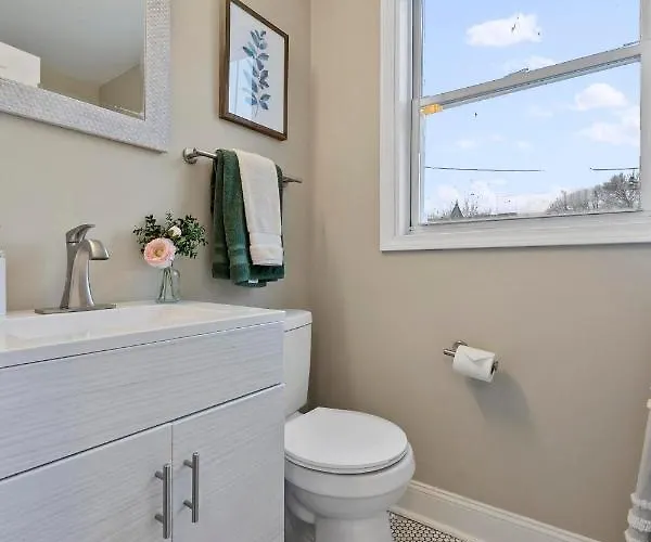 Newly Renovated 3 Bedroom Near High St Holiday home *